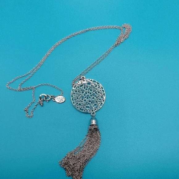 LOFT 32" Silver Tone Link Chain Lobster Floral Circle Pendant Tassel - Picture 3 of 5
